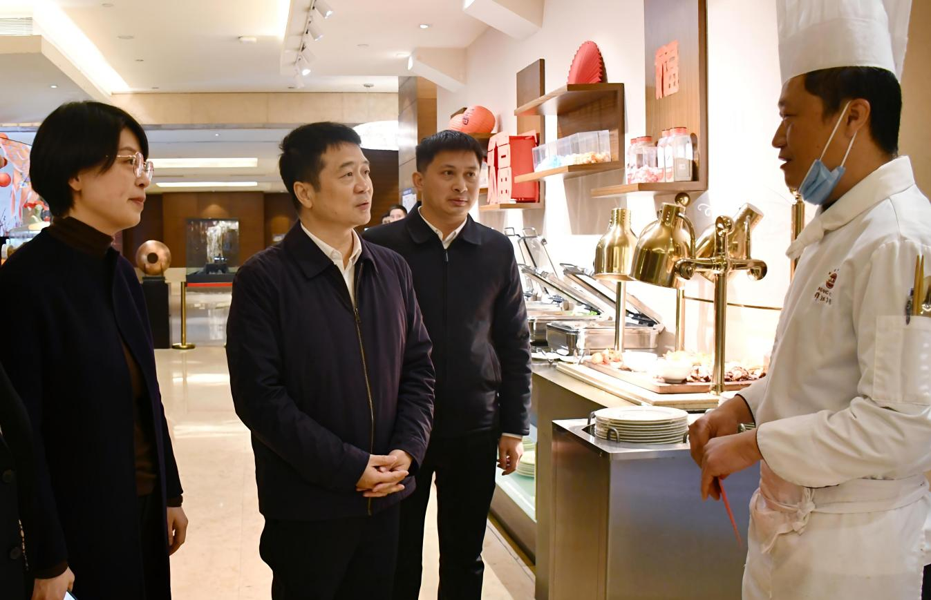 省DB电竞集团领导率队开展春节前走访慰问